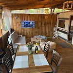 キャンプ場 каравана мир *